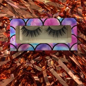 Thick but Natural Eyelashes